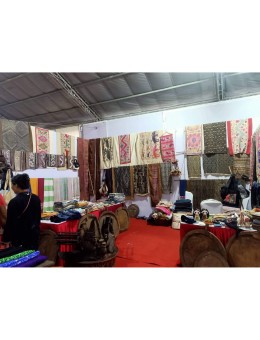 Khăn thổ cẩm Thái có ra màu không?