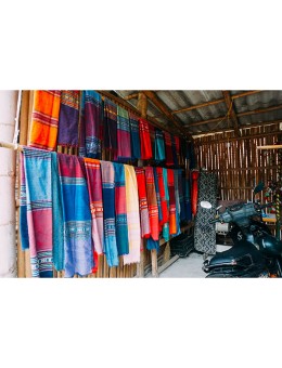 Khăn thổ cẩm Thái – Từng lứa tuổi dệt sẽ có màu sắc khác nhau