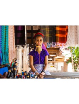 Khăn thổ cẩm Việt Nam và khăn thổ cẩm bộ tộc Kayan nên chọn loại nào?