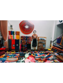 Shop bán đồ thổ cẩm do dân tộc Việt Nam làm tại TPHCM