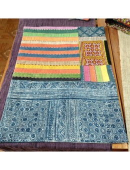 Vải thổ cẩm dân tộc Hmong được làm từ chất liệu gì?