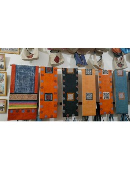 Vì sao nên cần khăn trải bàn table runner thổ cẩm?